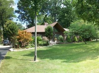 9118 Bellevue Rd, Grosse Ile, MI 48138