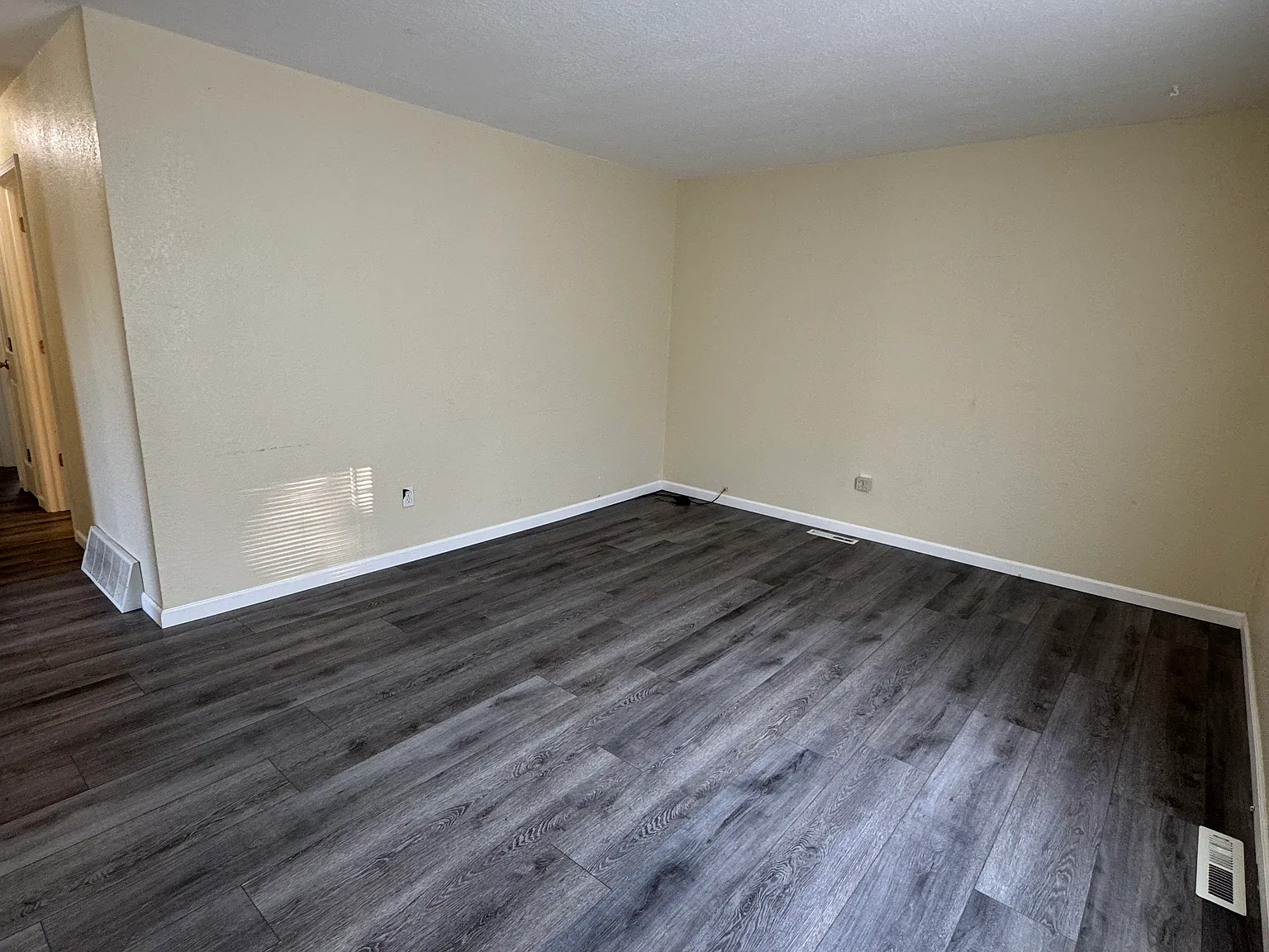4 bed, 2384 sqft, $1,200 — Photo 2