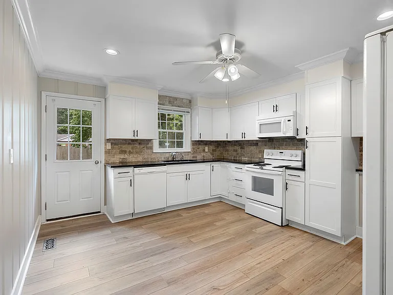 403 Alicia Dr #A — Photo 10