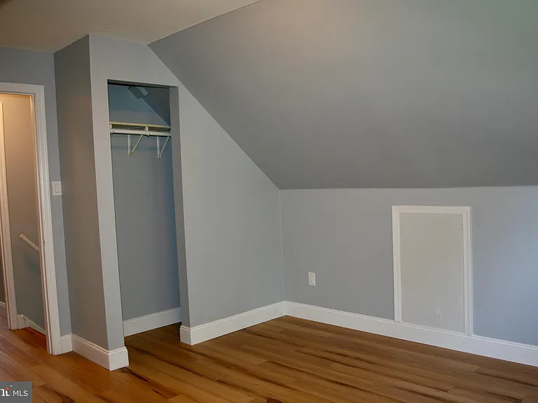 124 Stratford Ave — Photo 20