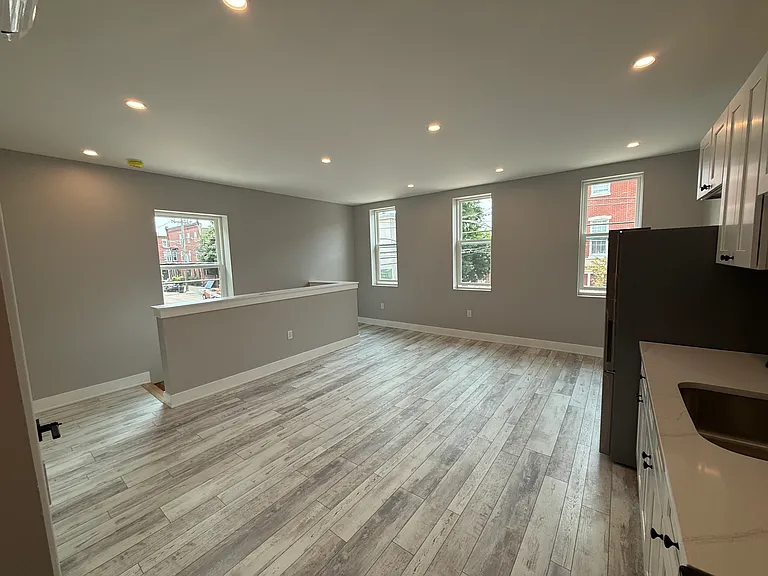 2623 Poplar St #2 — Photo 5