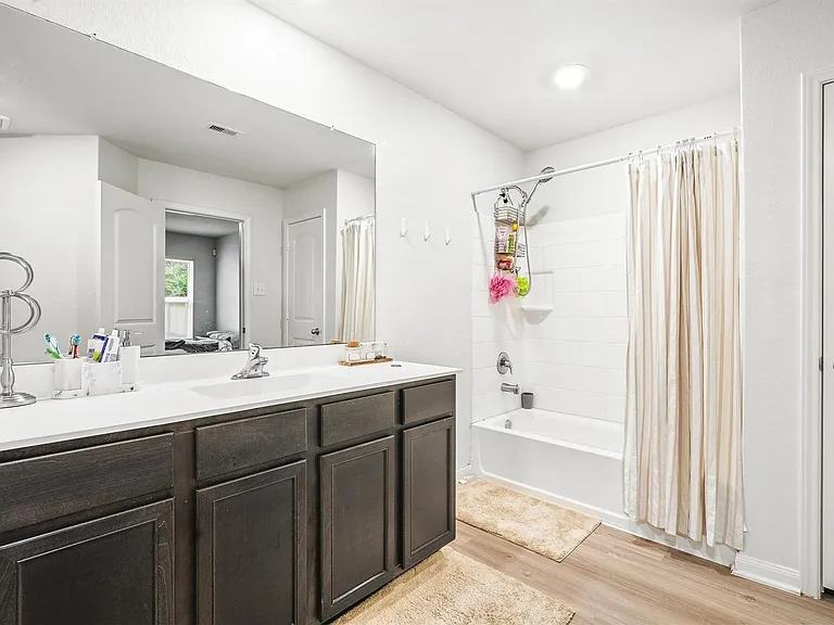 10619 Lost Maples Dr — Photo 18