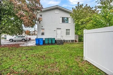 7 bed, 1910 sqft, $6,650 — Photo 3