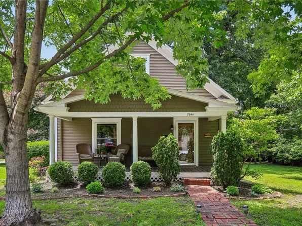 7944 Robinson St, Overland Park, KS 66204