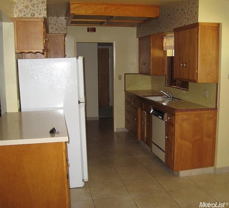 1st image of 6516 S Land Park Dr