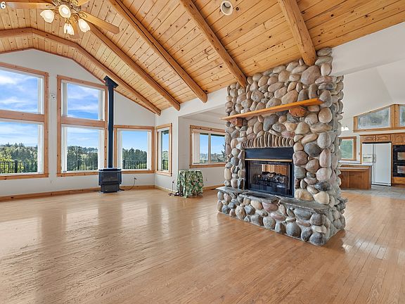 3rd image of 44204 SE Marmot Rd