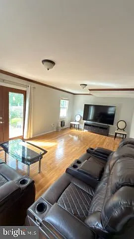 7458 Colton Ln — Photo 9