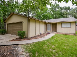 10 Red Deer Ln, Spring, TX 77380