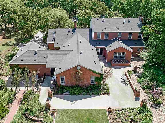 4th image of 2620 S Black Oak Dr