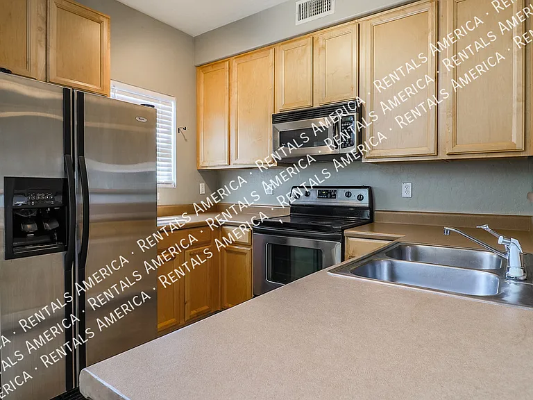 747 N Port Dr — Photo 7