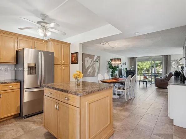 700 S Hollybrook Dr APT 201, Hollywood, FL 33025