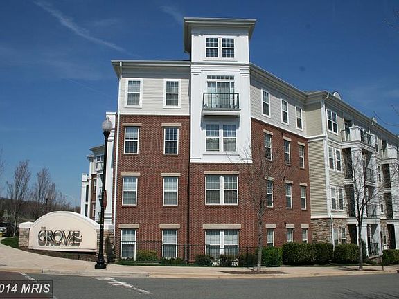 2nd image of 2465 Army Navy Dr APT 403