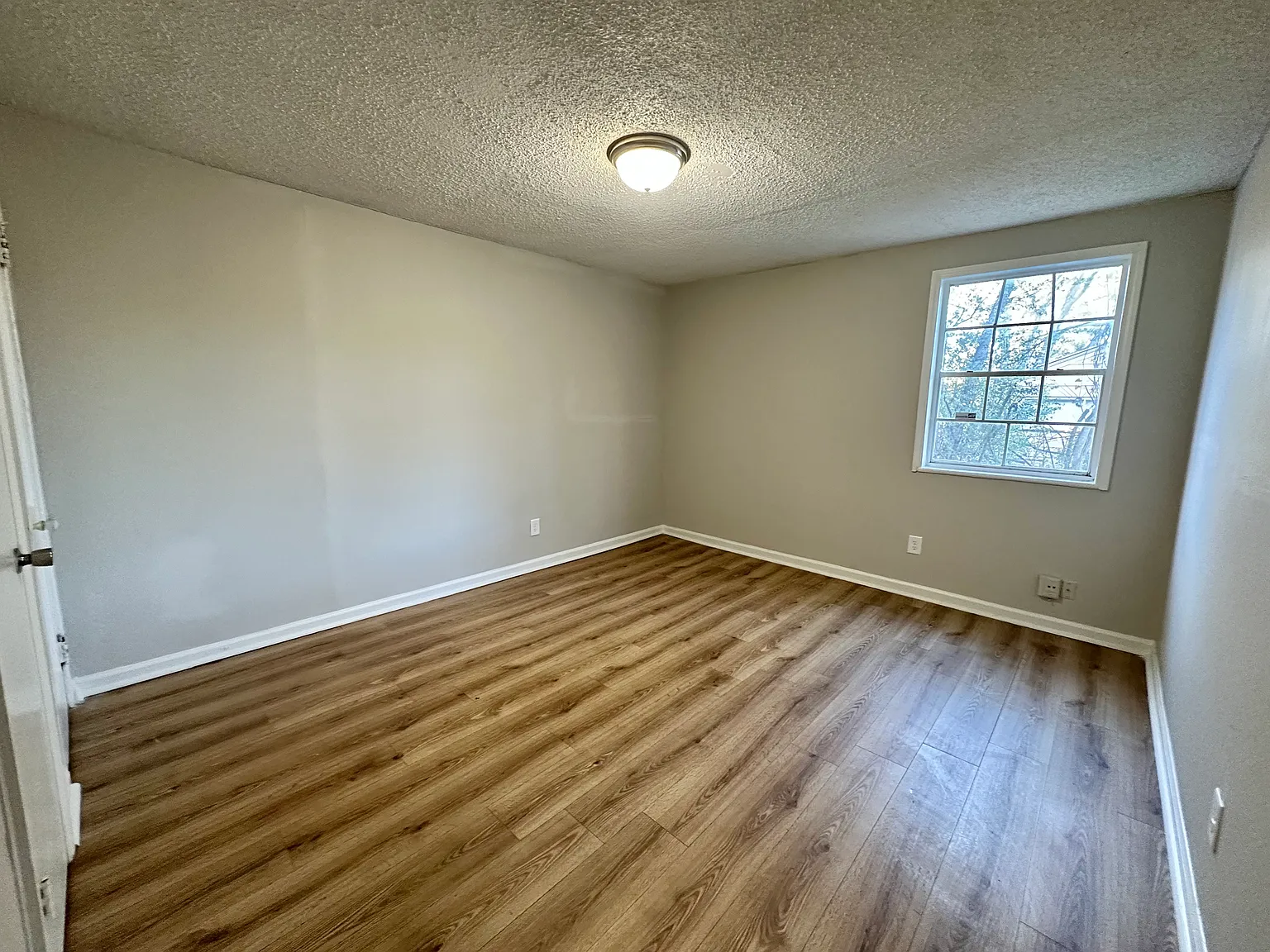3 bed, 1008 sqft, $1,000 — Photo 2