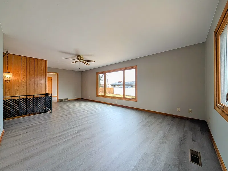 3 bed, 2.5 bath, 1346 sqft, $1,445 — Photo 2