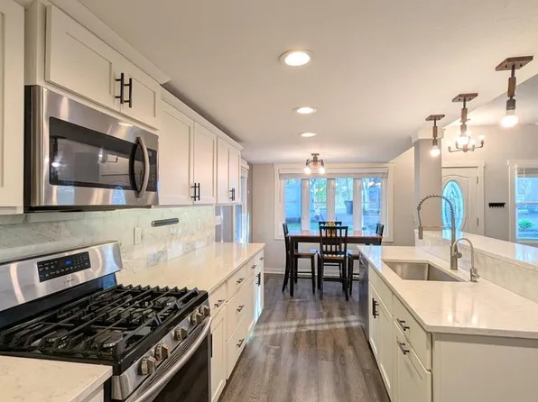 W344S10664 Island View LANE, Mukwonago, WI 53149