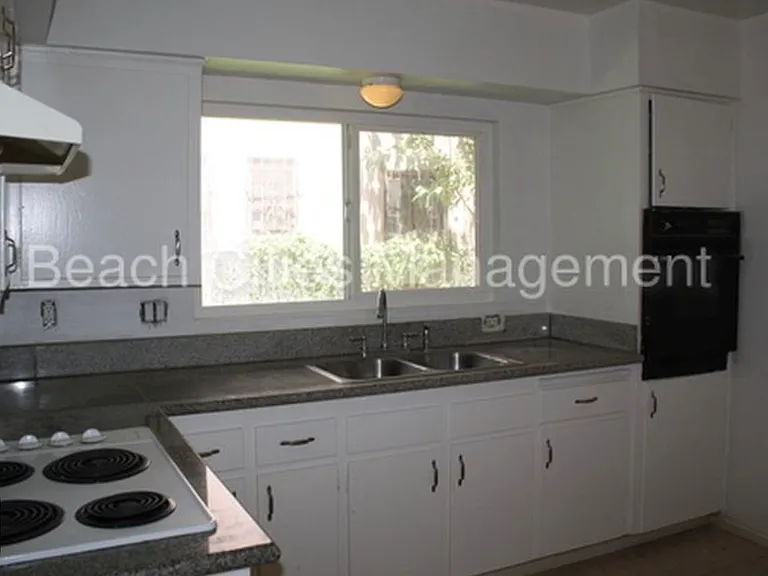 2169 Pine Ave #2 — Photo 5