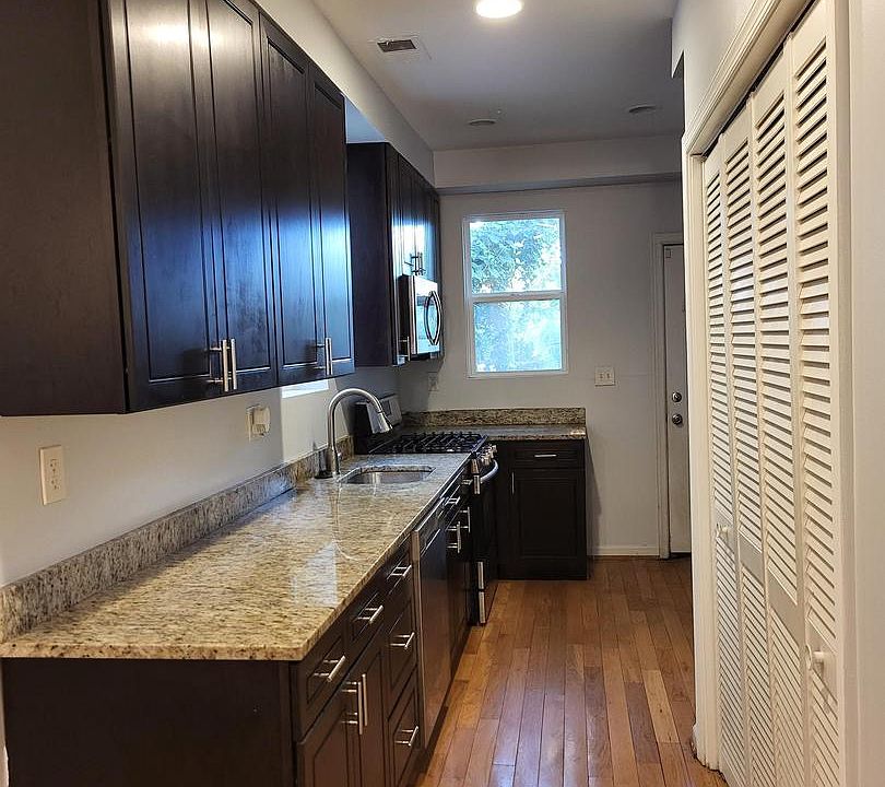 2nd image of 1325 1st St NW