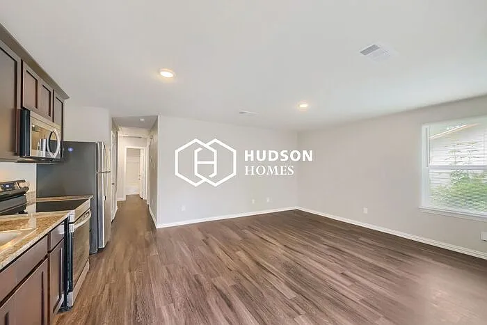229 De Haven St #B — Photo 5