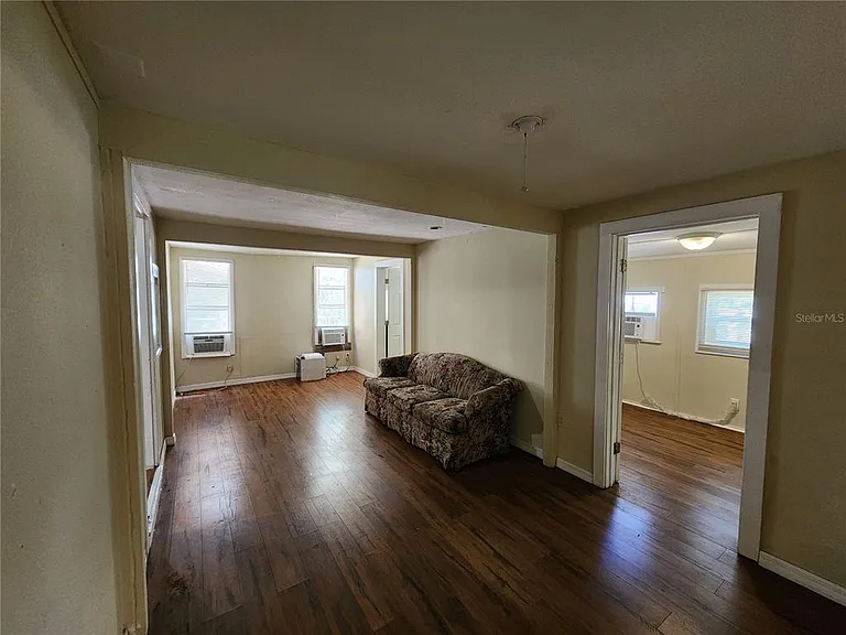 1623 SE 3rd Ave — Photo 31