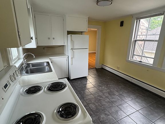 2nd image of 39 Rochester St APT 3