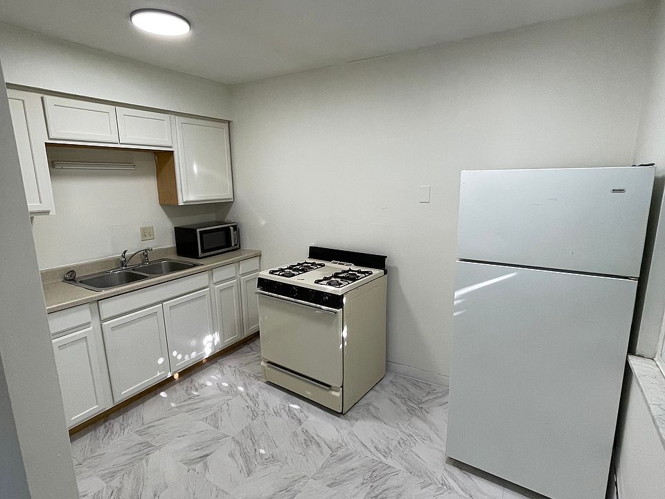 1st image of 1911 Denune Ave #1