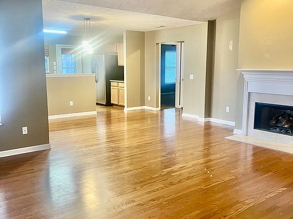 4th image of 2118 Erin Ln