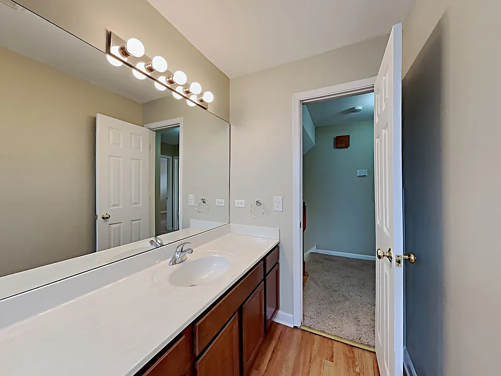 3 bed, 1.5 bath, 1220 sqft, $1,700 — Photo 1