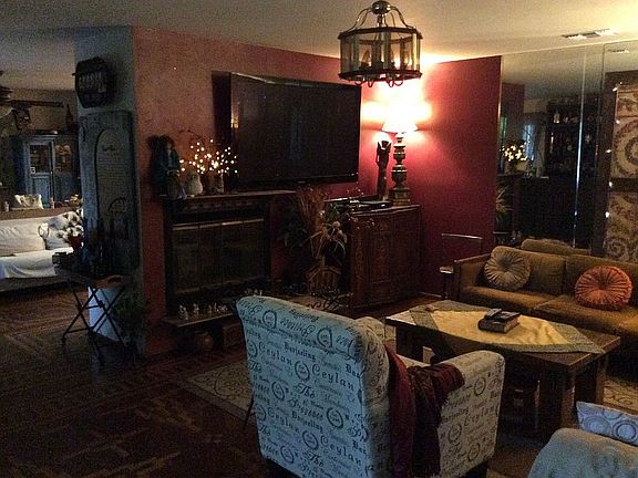4th image of 228 W Kelso St
