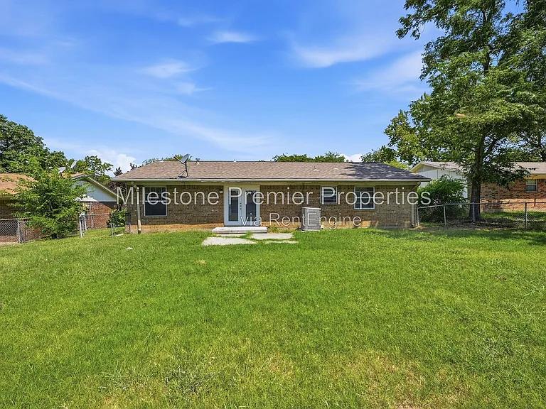 302 Iowa St — Photo 22
