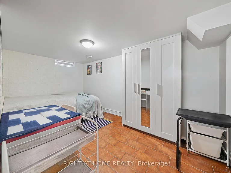 490 Brock Ave #4 — Photo 11