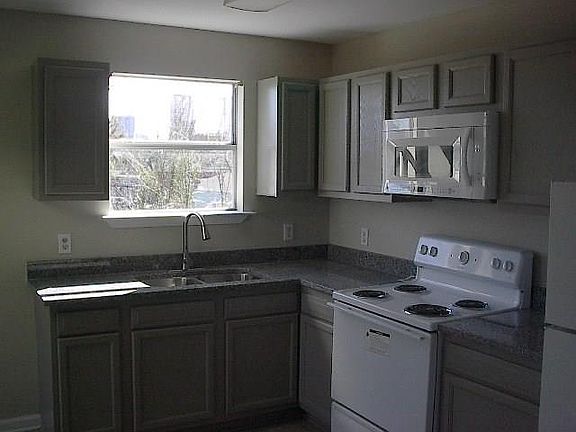 5th image of 2220 Saint Louis St #22