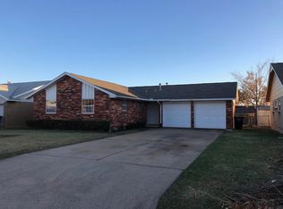 1020 NW 21st St, Moore, OK 73160