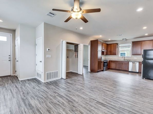 1308 Hausman Dr UNIT B, Lockhart, TX 78644
