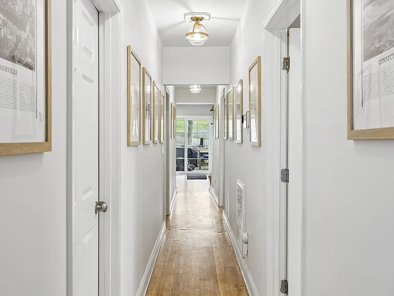 1016 Lenore St — Photo 3