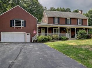10 Palomino Dr, Tyngsboro, MA 01879