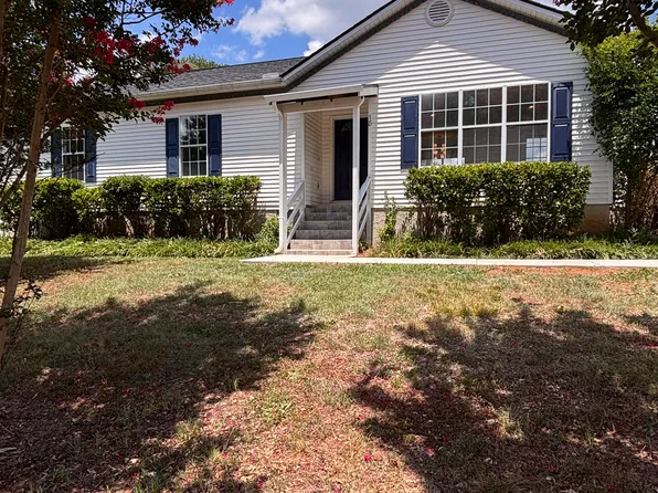 18 Warren Ct, Greenville, SC 29607
