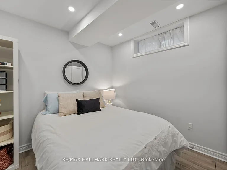 146 Roslin Ave — Photo 34