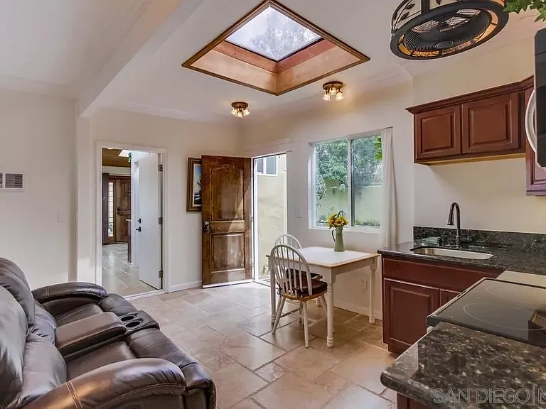 2377 Linwood St — Photo 12
