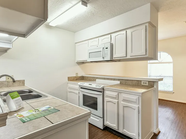 6527 La Violetta Dr — Photo 6