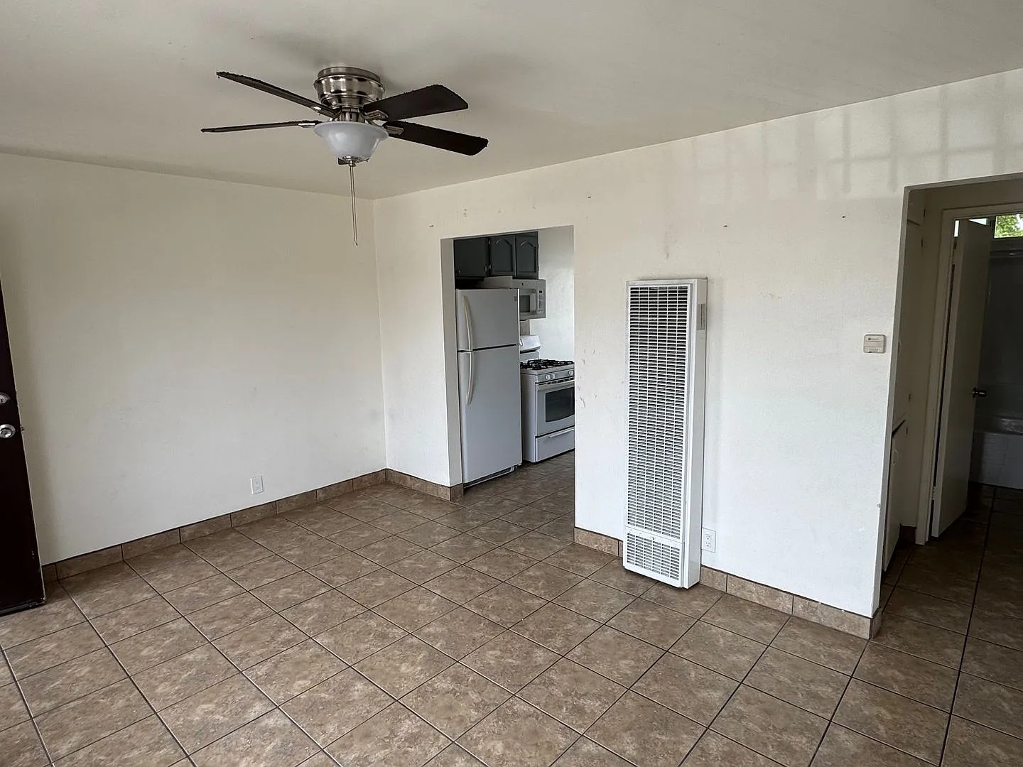 1351 E. Vernon Ave. — Photo 3