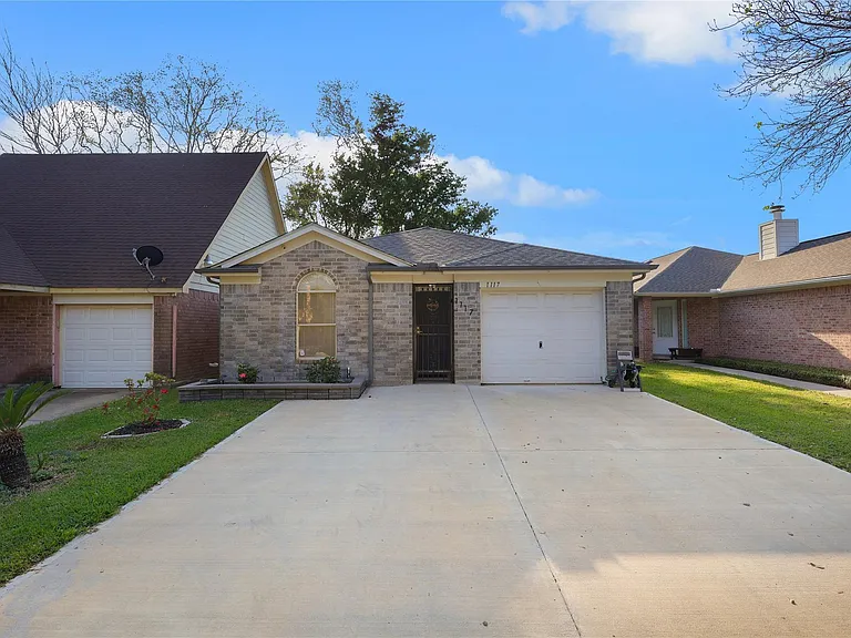 1117 Willersley Ln — Photo 1