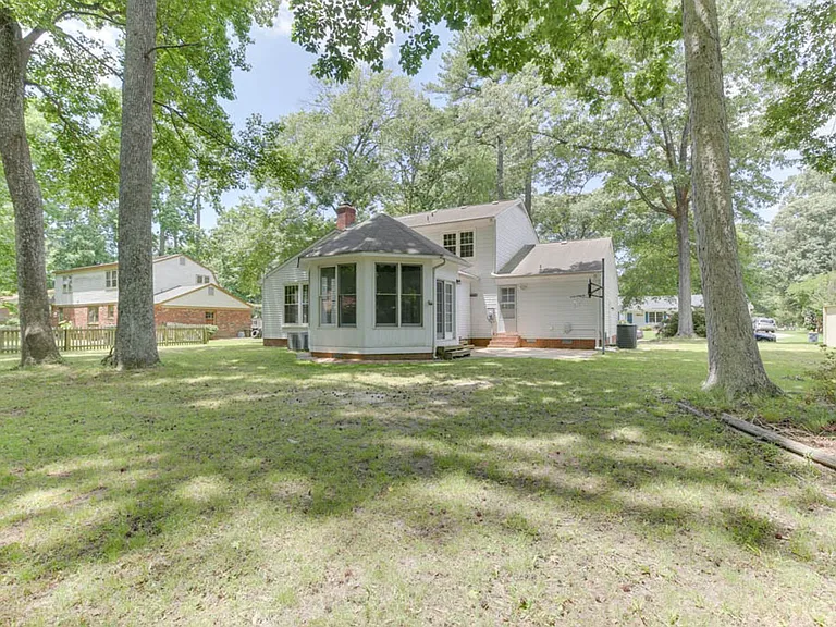 318 Powhatan Dr — Photo 6