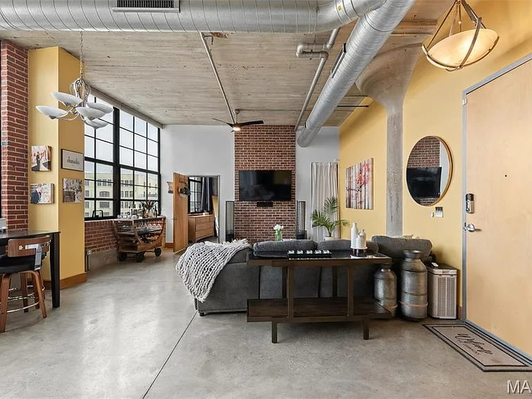 2323 Locust St #308 — Photo 36