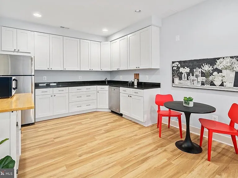 1036 N Danville St — Photo 3