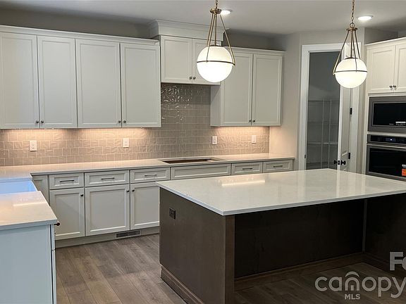 4th image of 518 Edmunds Ln