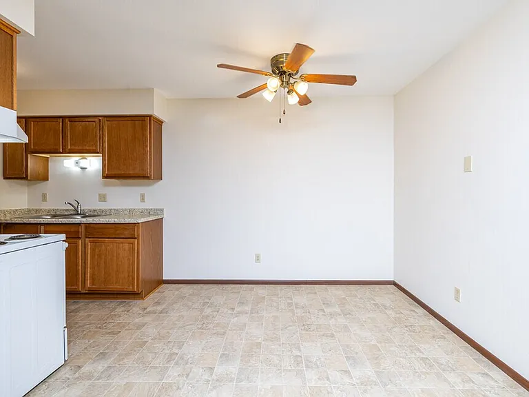 1033-1095 Lowell Dr — Photo 18