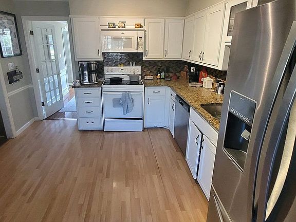 4th image of 1574 Pine Creek Way