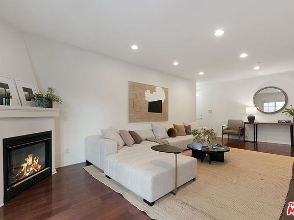 4th image of 851 N San Vicente Blvd Room 124