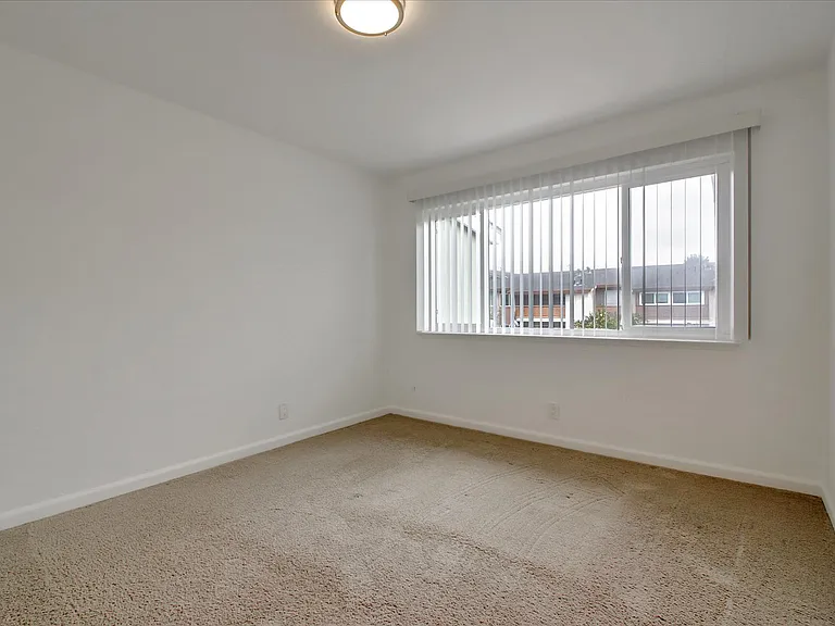 3586 Payne Ave #10 — Photo 16