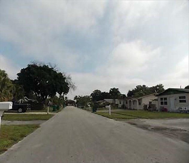 2nd image of 6271 SW 41st St